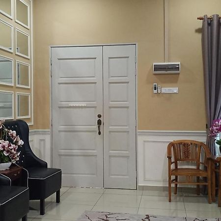 Illa Bella Homestay Jasin Εξωτερικό φωτογραφία